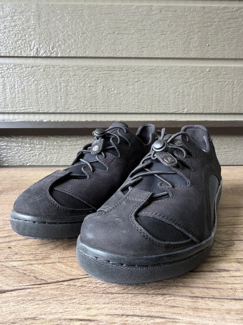 PANDERE Women’s Black Casual Leather Sneakers size 9